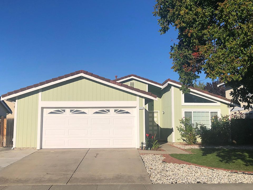 1st image of 33534 Trinculo Ln