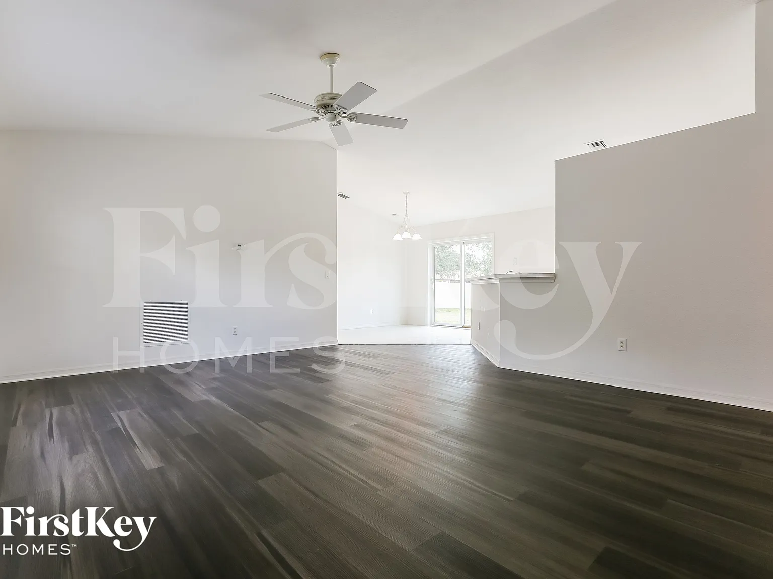 3 bed, 2.0 bath, 1192 sqft, $1,420 — Photo 2