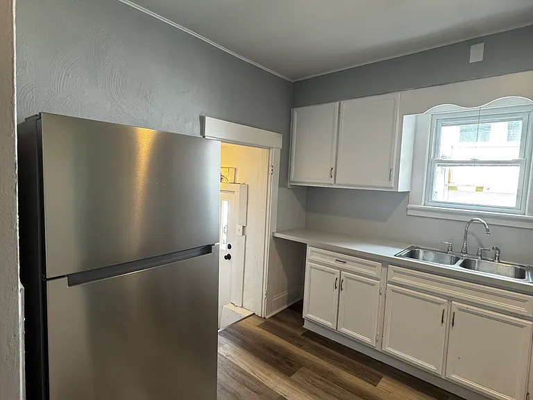 975 Collinwood Ave — Photo 10