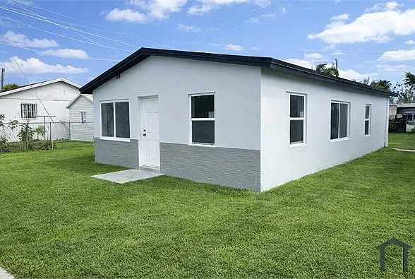 1405 NW 5th Ct — Photo 1