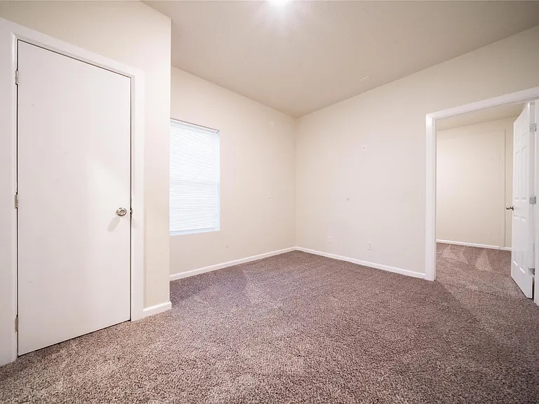 3239 Pine St — Photo 7