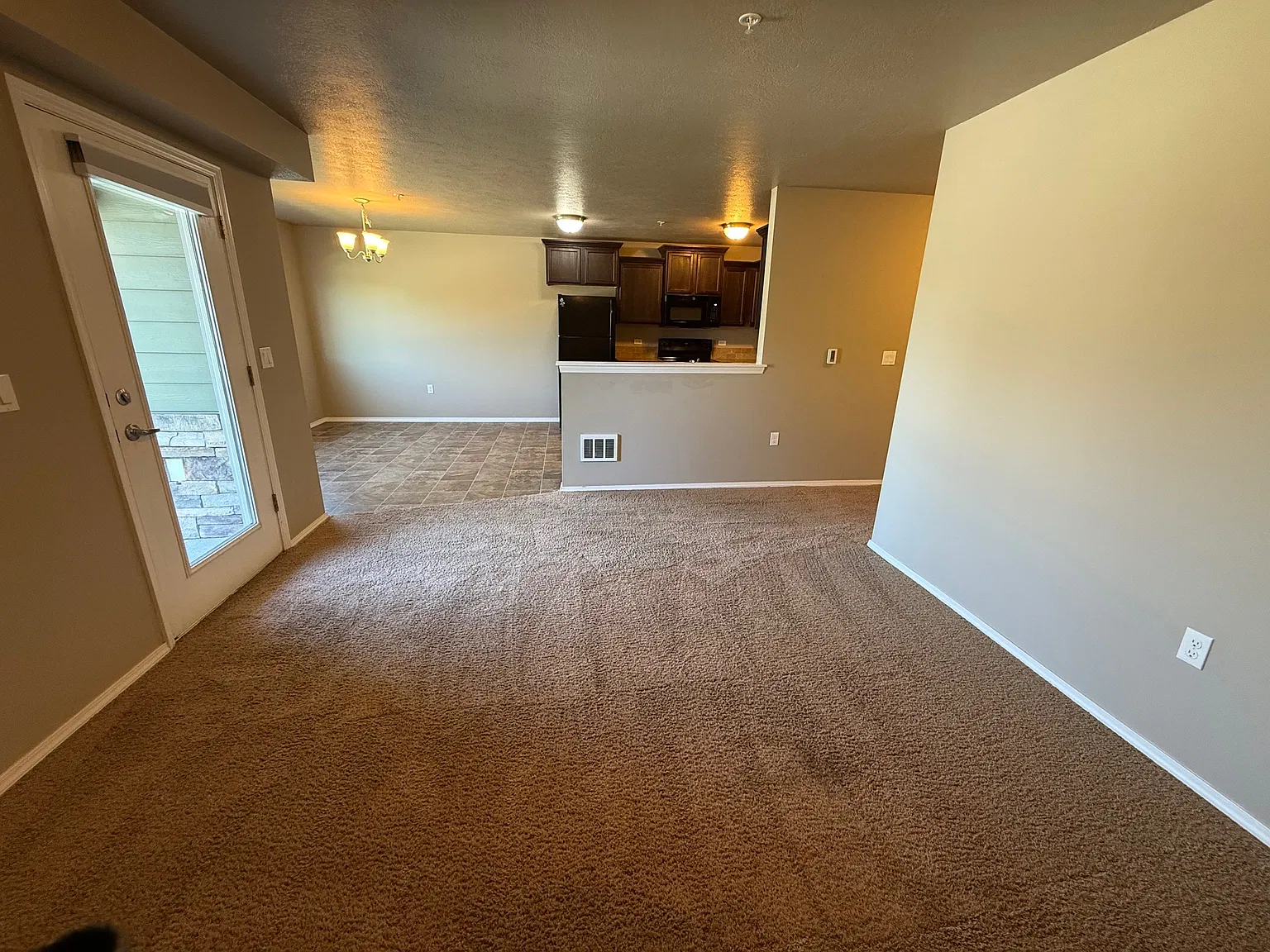 2 bed, 1037 sqft, $1,900 — Photo 4
