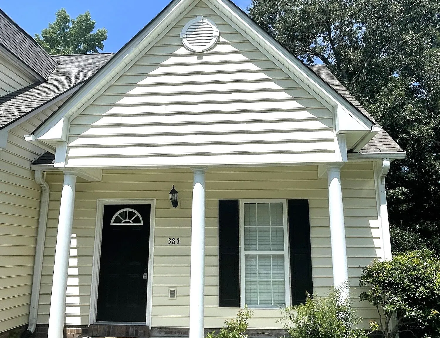 3 bed, 2.0 bath, 1180 sqft, $2,050 — Photo 1