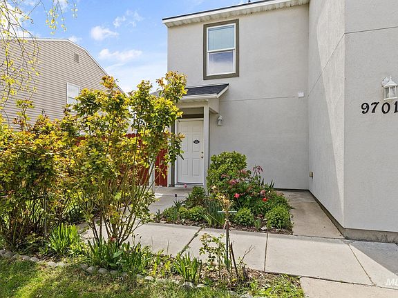 3rd image of 9701 W Littlewood Dr