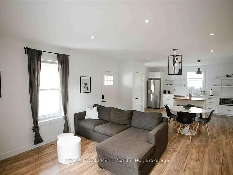 426 Wilson St E #1 — Photo 17