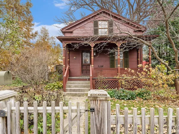 1526 Pontiac Trl, Ann Arbor, MI 48105