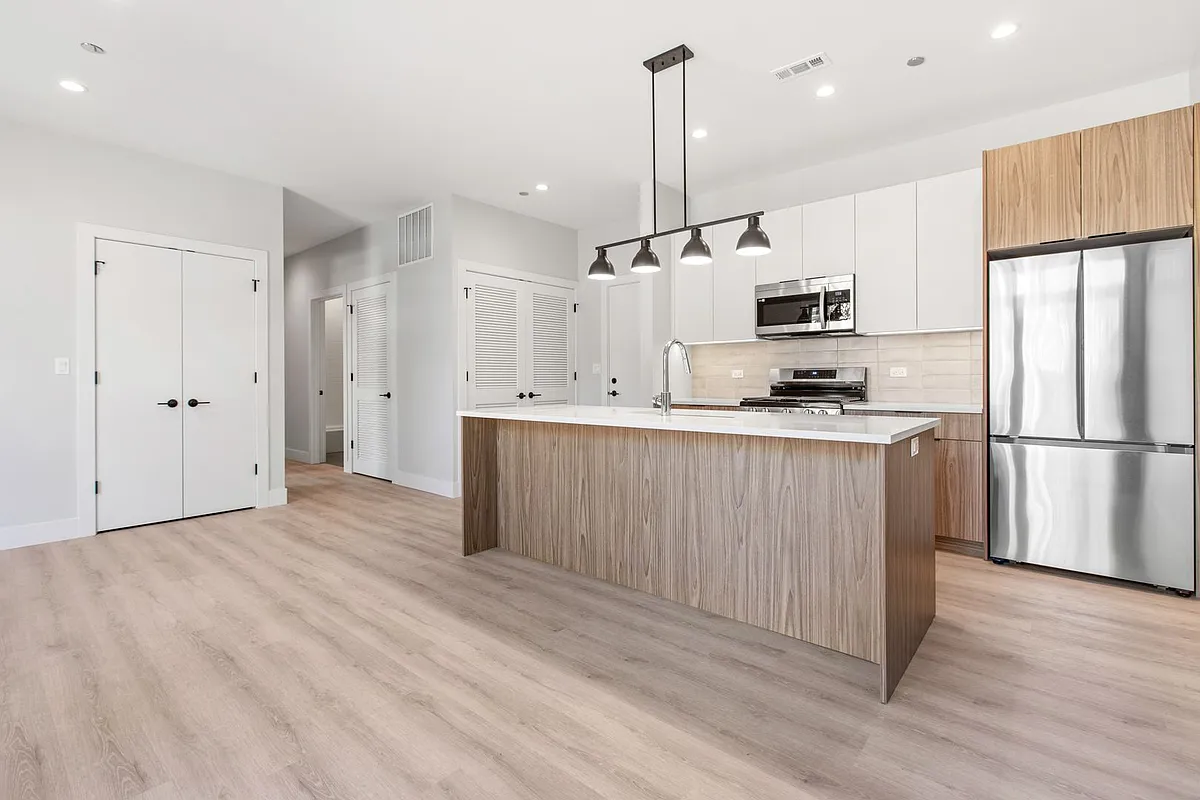 Building Photo - KDG Irving Park LLC