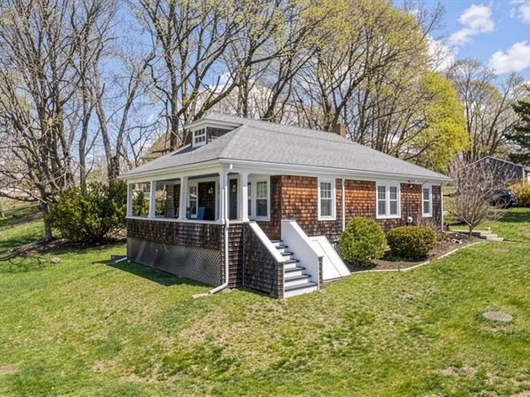 60 Riverview Ave, Tiverton, RI 02878