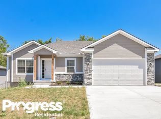 1212 NW Hilltop Ln, Grain Valley, MO 64029
