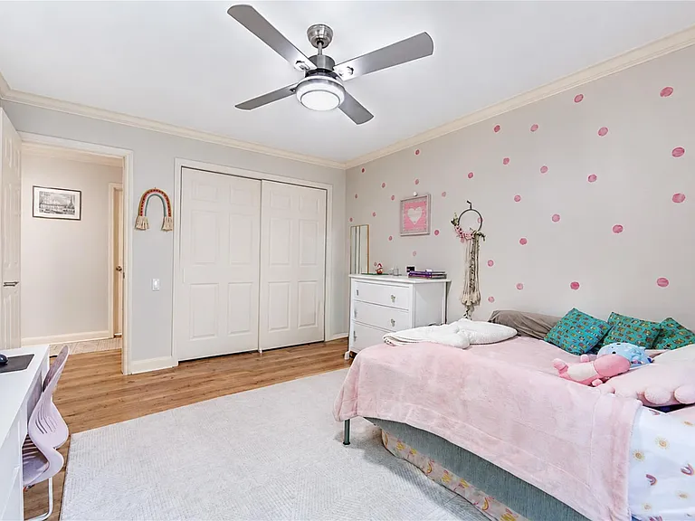 239 Litchfield Ln — Photo 19
