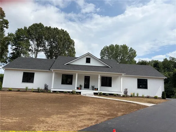 20 Eva Ln, Cranston, RI 02921