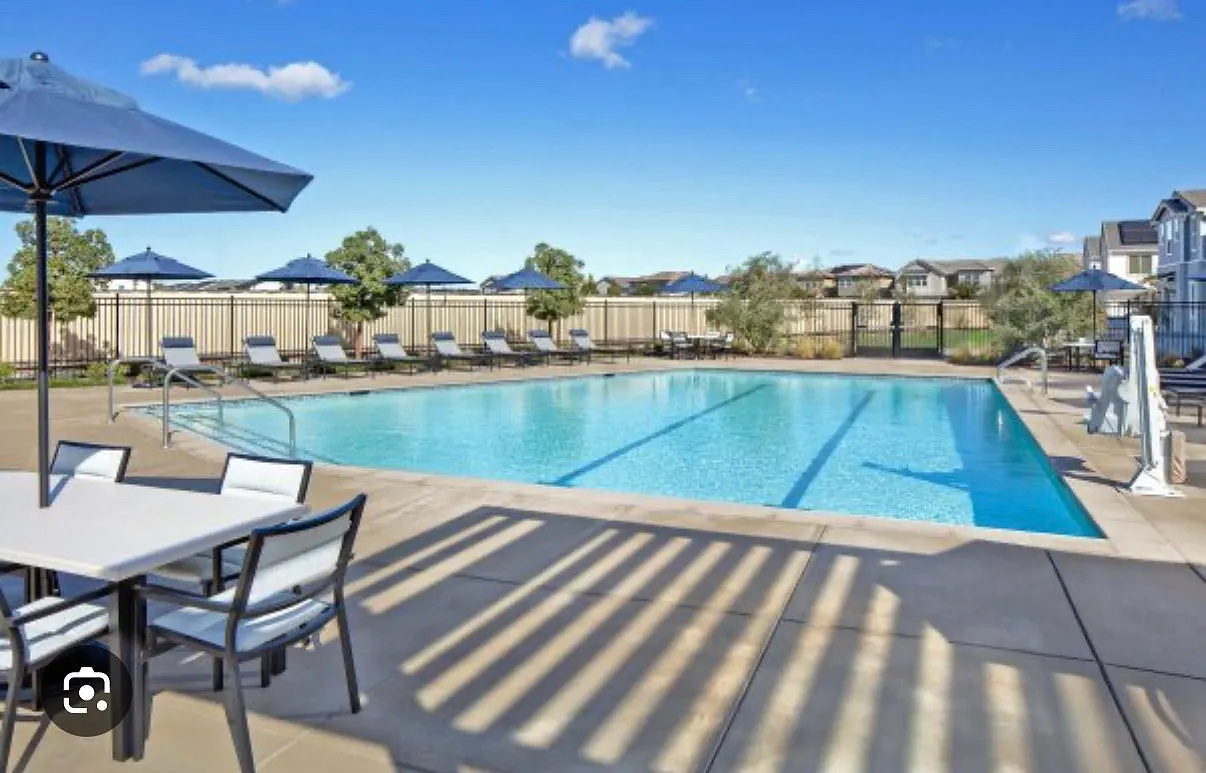 4 bed, 1550 sqft, $3,295 — Photo 2