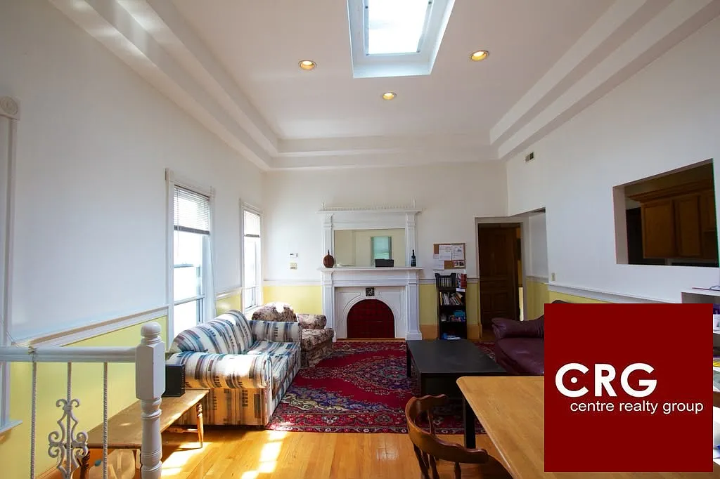 4 bed, 1.5 bath, $4,000 — Photo 1