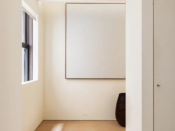 235 East 49th Street 6E image 10 of 10