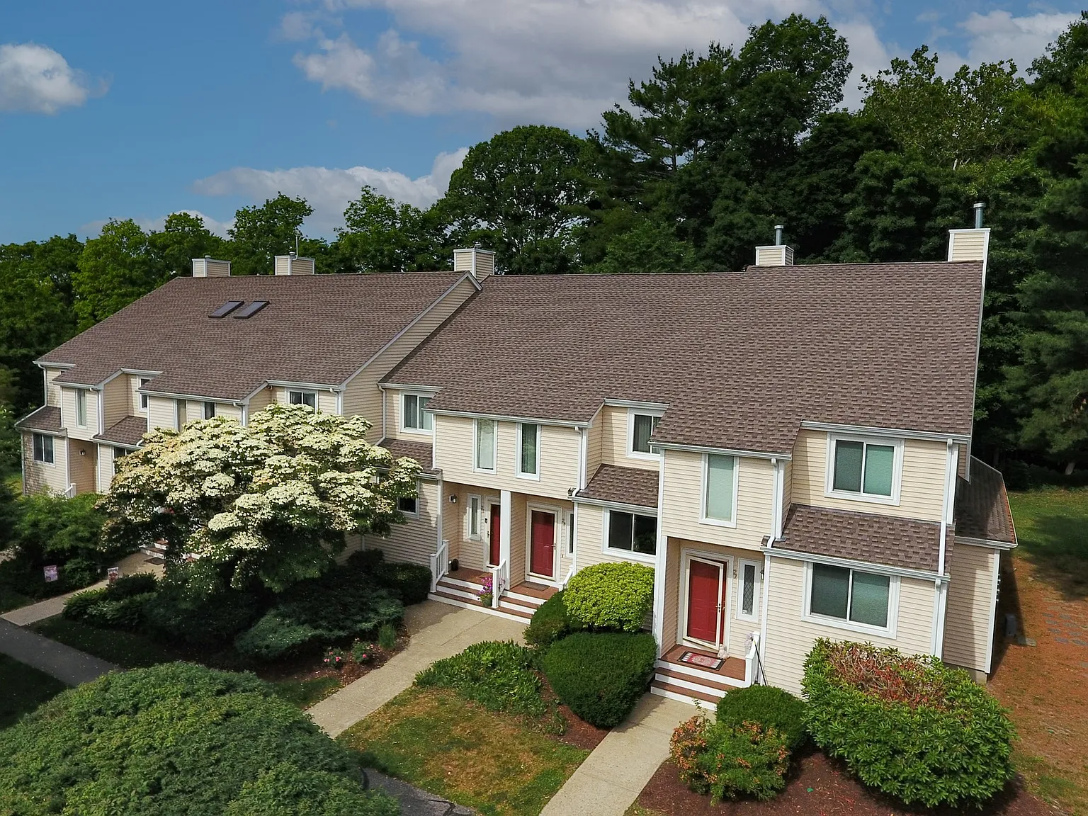 2 bed, 1.5 bath, 1782 sqft, $3,400 — Photo 2