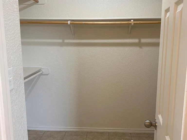 106 Kings Ct #B — Photo 3