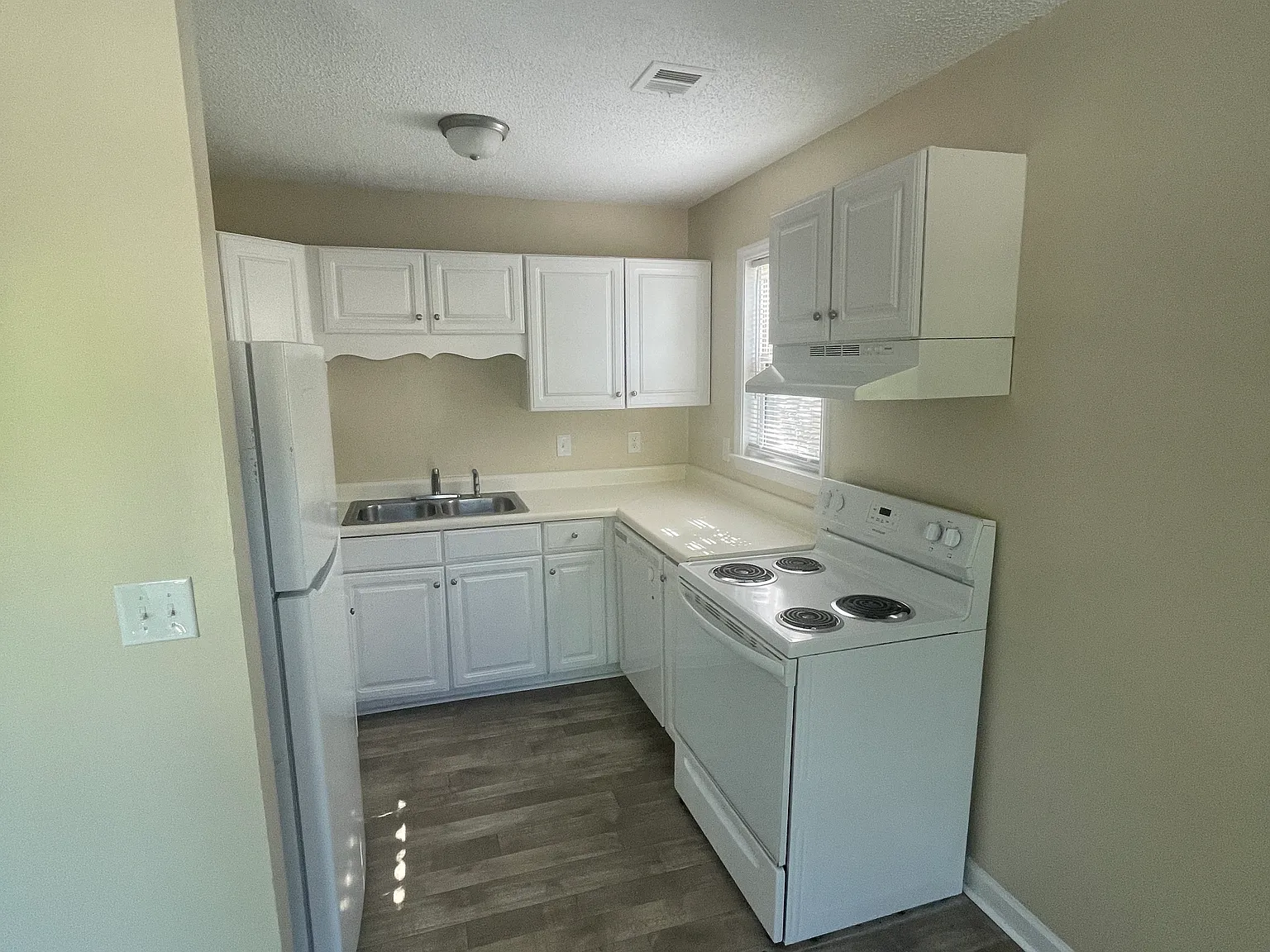 3 bed, 862 sqft, $950 — Photo 4