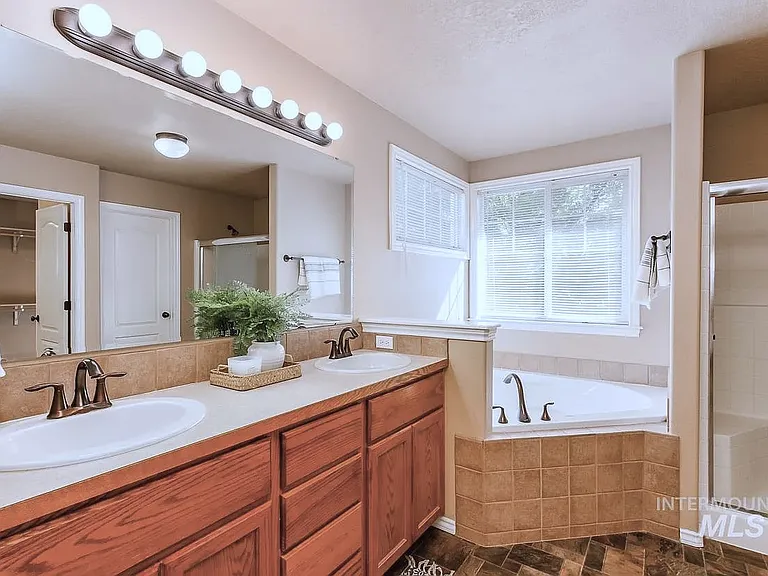 5729 S Moreya Ave — Photo 21