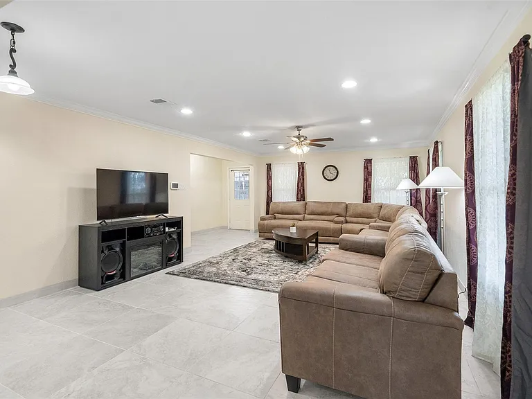 14702 Westway Ln — Photo 16