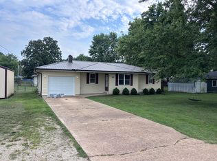 214 E Hyde St, Seymour, MO 65746