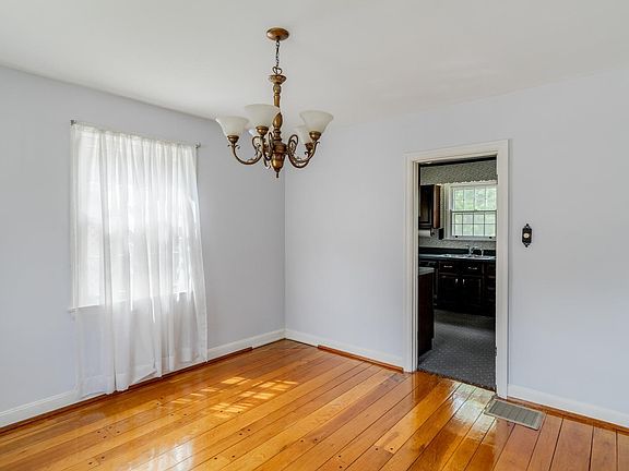 4th image of 5032 Casa Loma Blvd