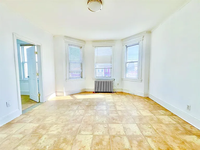 331 Princeton Ave — Photo 6