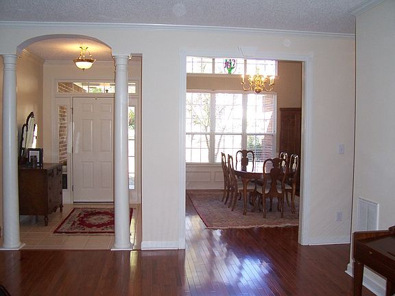 4th image of 4582 Aylesbury Ct