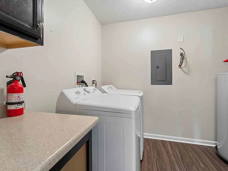 Auburn Creek Apartment Homes — Photo 15