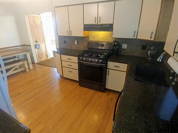 5th image of 2651 S Lyons St
