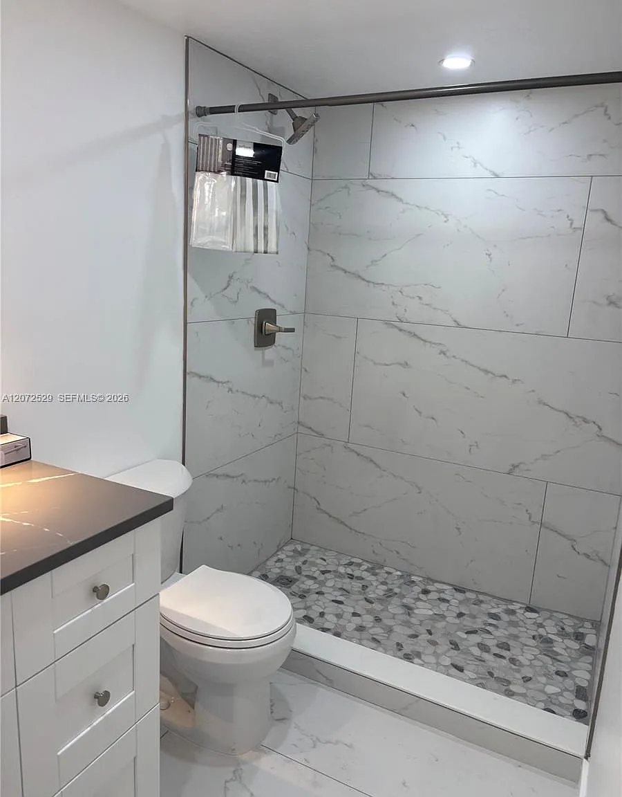 Desoto Park Condo — Photo 1
