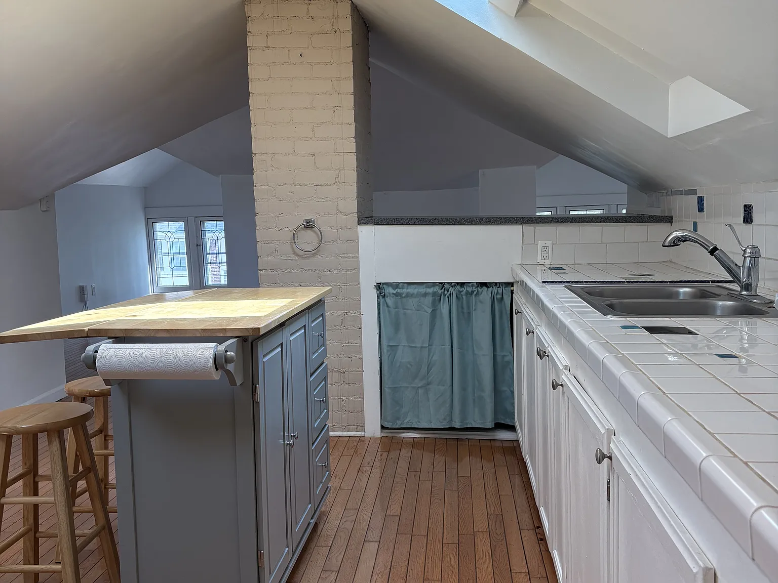 1007 Beaconsfield - 3 — Photo 3