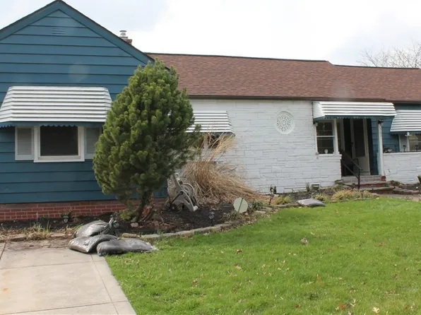 360 Tuxedo Ave, Brooklyn Heights, OH 44131