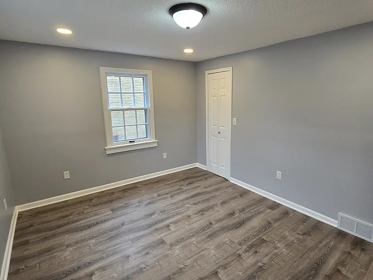 216 Robert Ave — Photo 21