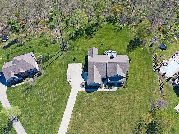 4th image of 61880 Whispering Pines Dr