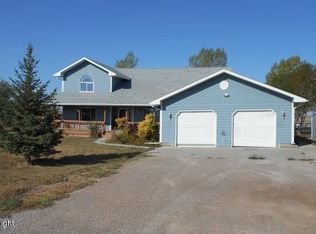 19 Ridgecrest Dr, Newcastle, WY 82701