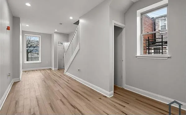 200 N Glover St — Photo 6