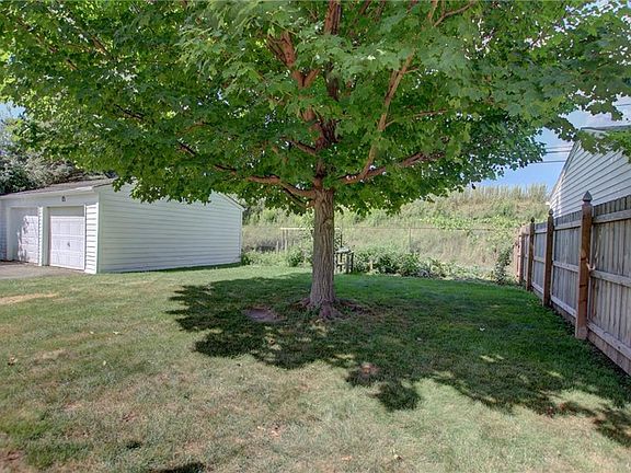 4th image of 107 Fairgreen Dr