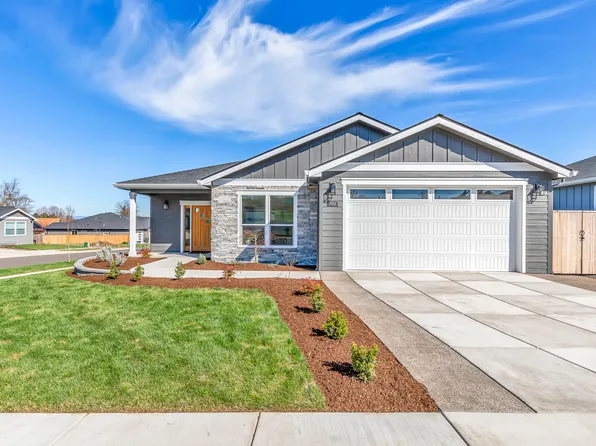 3015 Mount Thielsen Dr, Medford, OR 97504