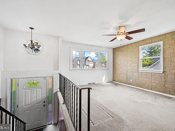 3rd image of 9382 N Laurel Rd