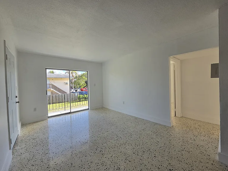 8315 NE Miami Ct #4 — Photo 10