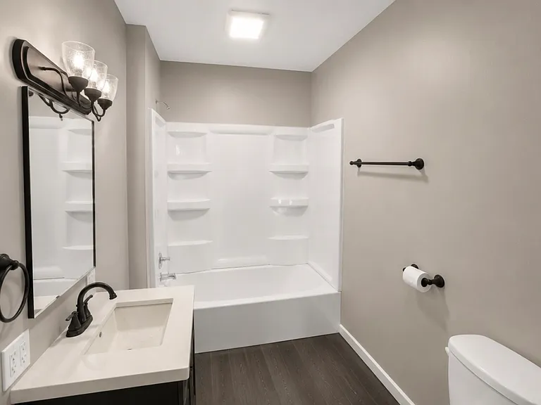 1720 Howard St — Photo 3