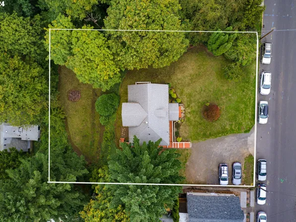 909 SW Gaines St, Portland, OR 97239