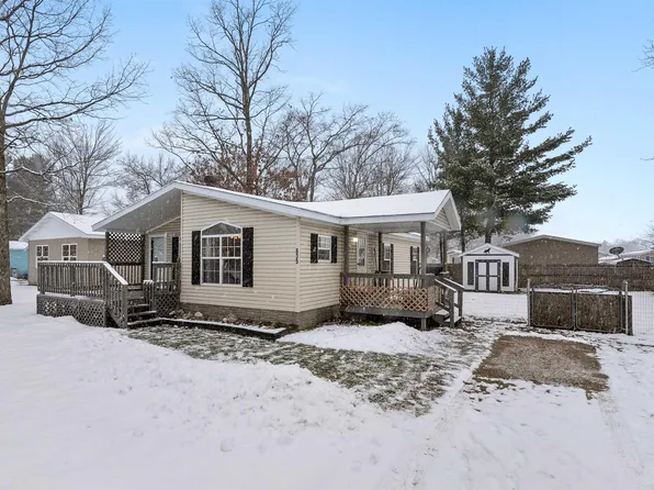 835 Crestwood Ln, Traverse City, MI 49686