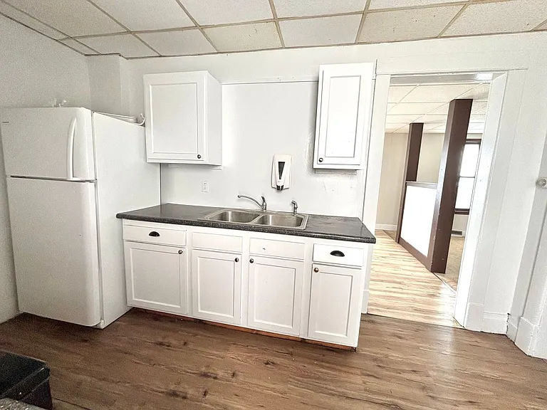 1422 E Stockbridge Ave — Photo 3
