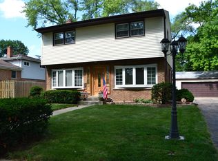 90 S Park Blvd, Glen Ellyn, IL 60137