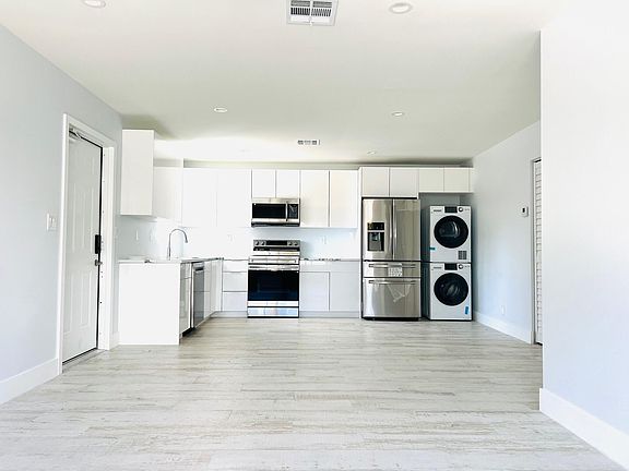 4th image of 206 SE 1st Ave #5