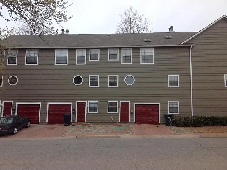 626 NW 8th St — Photo 1