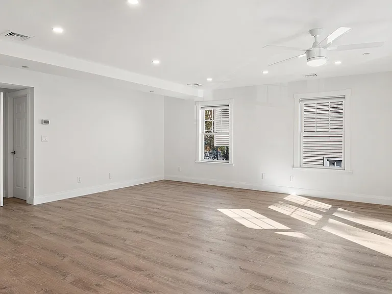 33 Devoe St #A — Photo 9