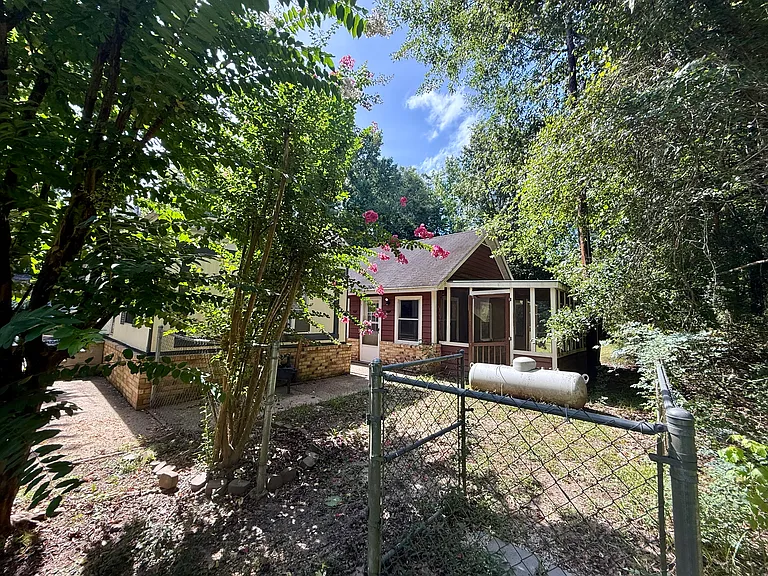 143 Maple St — Photo 3