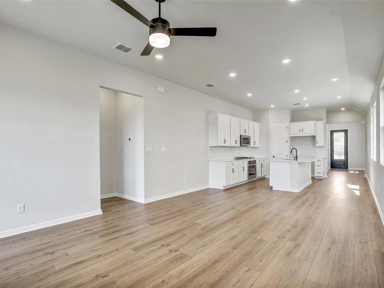 3 bed, 2.0 bath, 1520 sqft, $2,595 — Photo 4